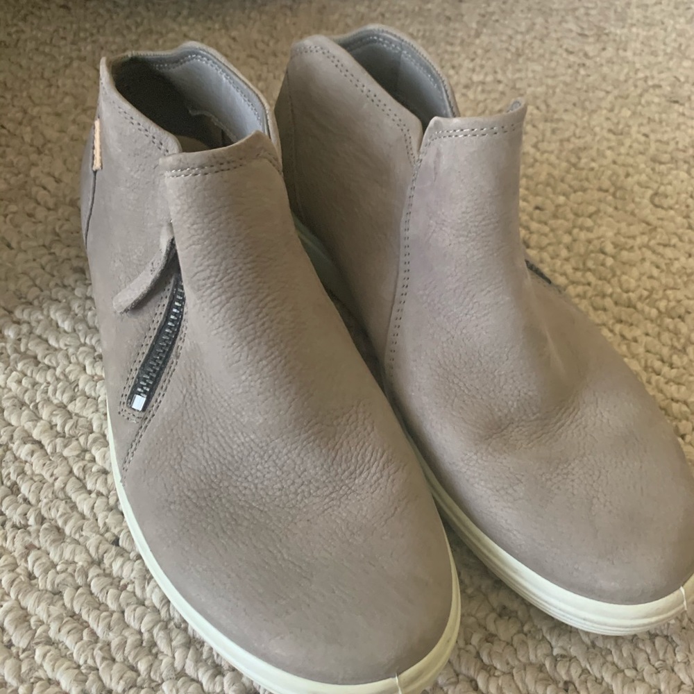 Ecco low top side zip booties